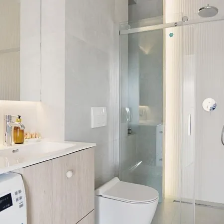 -2 Bedroom- Premium Baltic With Access *