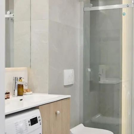 -2 Bedroom- Premium Baltic With Access *