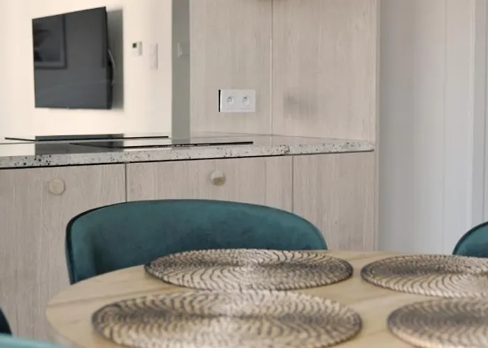 -2 Bedroom- Premium Baltic With Access レバル