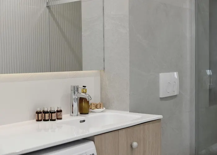 -2 Bedroom- Premium Baltic With Access * レバル